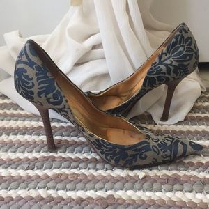 Ladies shoes